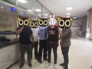 吃瓜群众看抓犯人,吃瓜群众视角下的抓捕犯人瞬间