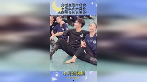 吃瓜群众心经舞,揭秘网络热议背后的真相与智慧