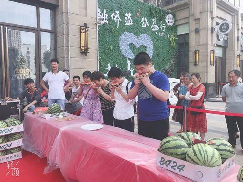 大型盛装吃瓜群众现场视频,一场视觉盛宴的狂欢